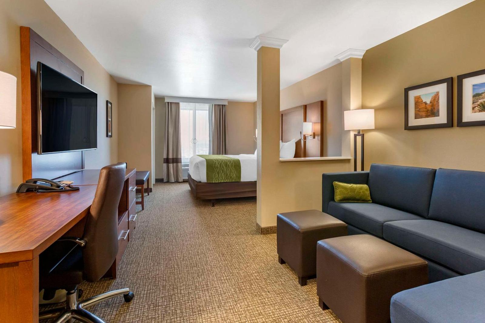 Comfort Suites Albuquerque Airport Main image 2